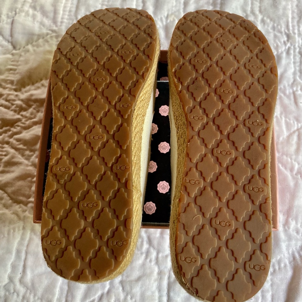 ⭐️UGG Slip-on Loafers⭐️ - Picture 9 of 10